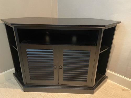 Corner stand for inch - corner,